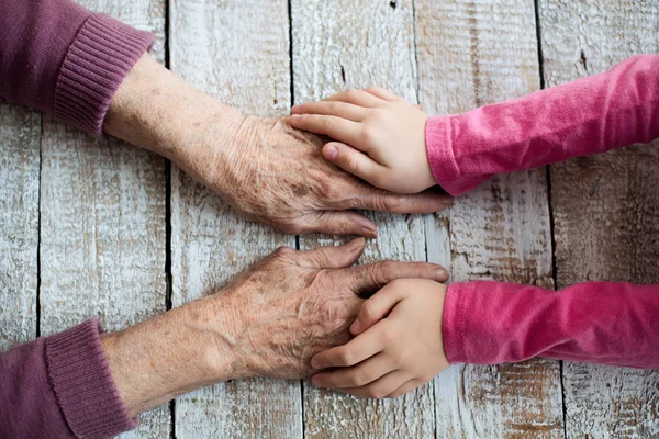 Hands of grandmother and her granddaughter — Stock Photo, Image