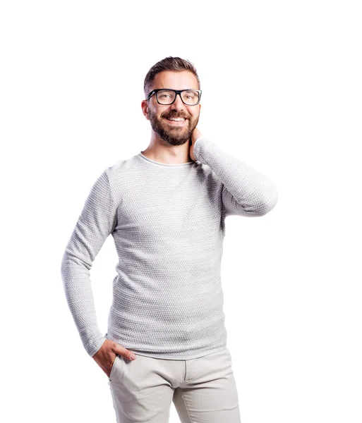 Hipster mannen i vit långärmad t-shirt — Stockfoto