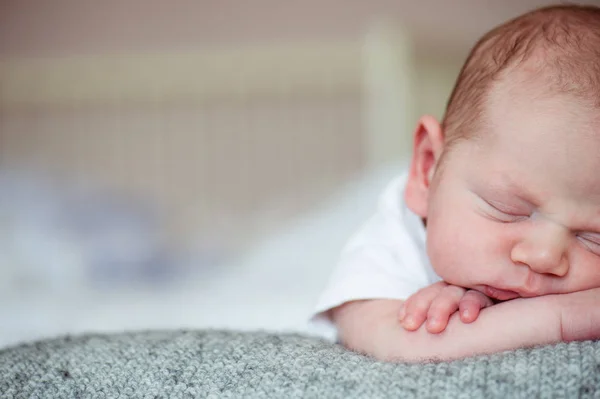 Newborn baby boy lying on bed, sleeping, close up — Stock Photo, Image