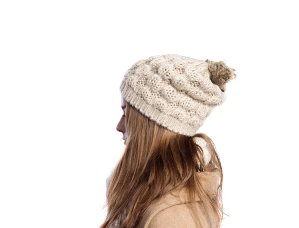 Chica en abrigo de invierno, bufanda y sombrero, tiro al estudio, aislado . — Foto de Stock