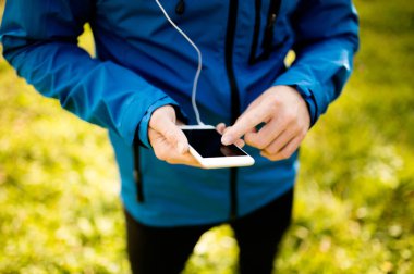 Fitness app kullanarak tanınmaz runner ile akıllı telefon,