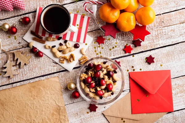 Christmas sammansättning, studio skott, trä bakgrund — Stockfoto