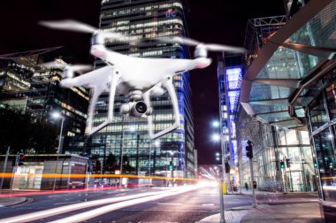 Geceleri Londra fotoğraflarını dron hovering
