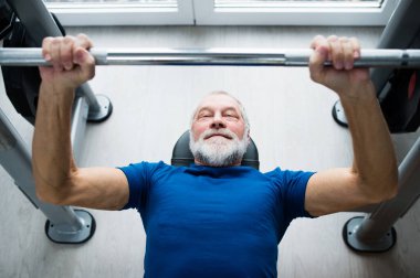 Komuta sizde çalışma dışarı ağırlıklar ile spor salonunda tezgah acil.