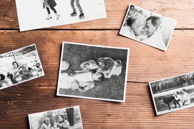 Siyah-beyaz resimleri yaşlılar. Atış, ahşap backgro studio