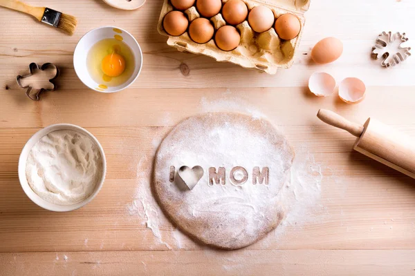 Mothers day composition. Baking cookies. Studio shot. — Stock Photo, Image