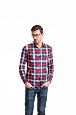 Yakışıklı erkek gömlek, atış, stüdyo izole kontrol