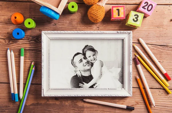 Concepto del día de los padres. Foto en blanco y negro. Varios juguetes . —  Fotos de Stock