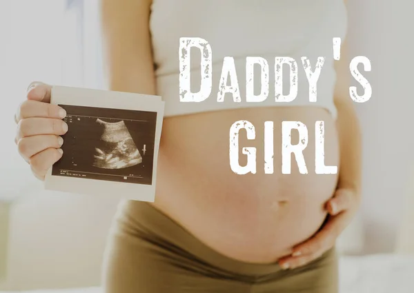 Pregnant woman holding ultrasound photo. Fathers day. — Stock Photo, Image