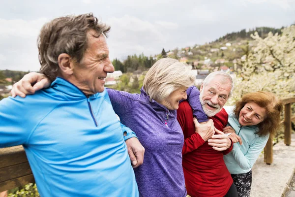 Group of senior runners posing outdoors in the old town. — Stock Photo, Image