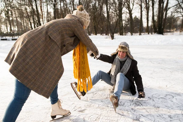 Senior couple in sunny winter nature ice skating. — Stock Photo, Image