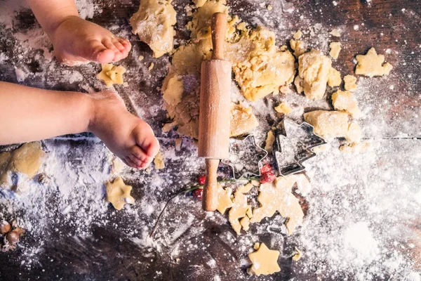 Young family making gingerbread cookies at home. — Stock Photo, Image