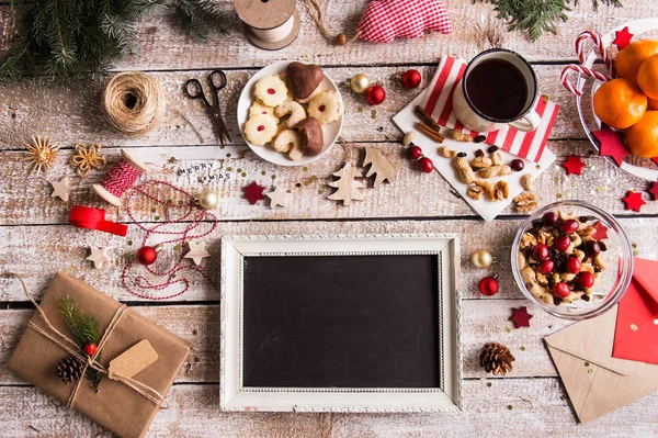 Composition de Noël sur un fond en bois. — Photo