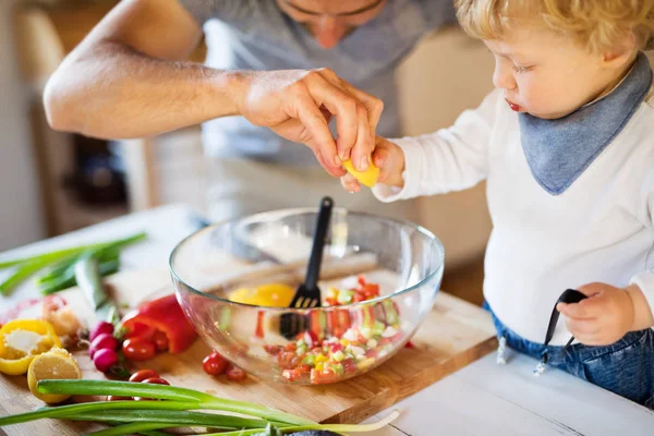 Young father with a toddler boy cooking. — Stock Photo, Image