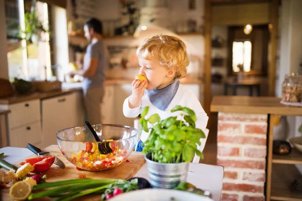 Young father with a toddler boy cooking. — Stock Photo, Image