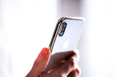Nova Bana, Slovakya - 28 Kasım 2017: Yeni Apple iphone X smartphone.