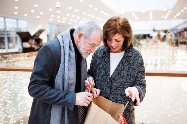 Senior couple doing Christmas shopping. — Stock Photo, Image