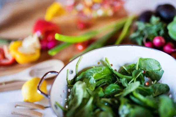 テーブルの上の新鮮な野菜. — ストック写真
