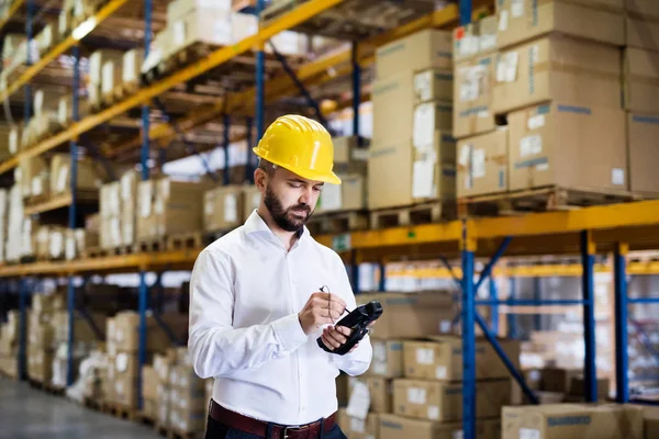Warehouse worker or supervisor with barcode scanner. — Stock Photo, Image