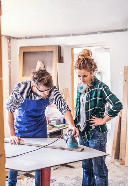 Kleinunternehmen eines jungen Paares. — Stockfoto