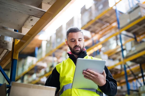 Male warehouse worker with tablet. — Stock Photo, Image