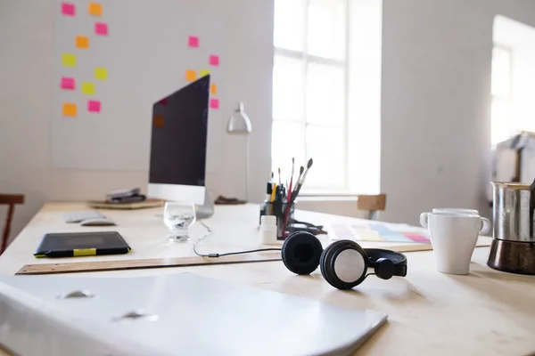 Het interieur van een lege moderne kantoor of een studio. — Stockfoto