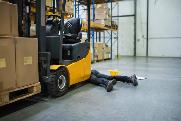 Warehouse worker after an accident in a warehouse. — Stock Photo, Image