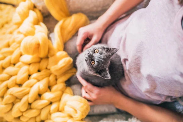 Piccola impresa di una giovane donna. — Foto Stock