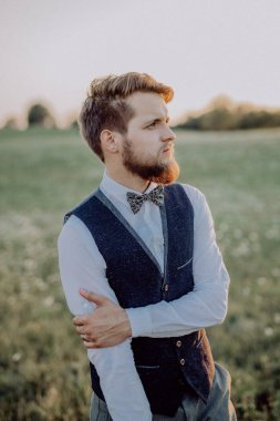 yakışıklı genç damat.