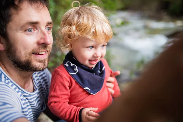 Young father with little boy at the river, summer day. — Stock Photo, Image