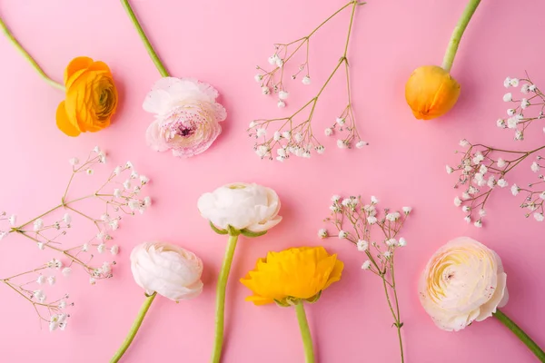 Pasen en voorjaar plat lag op een roze hebben. — Stockfoto
