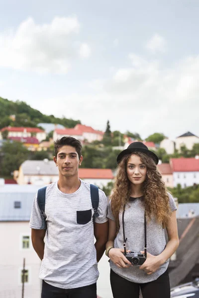 Two young tourists with camera in the old town. — Stock Photo, Image