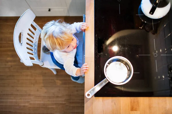 Toddler boy in dangerous situation at home. Child safety concept. — Stock Photo, Image