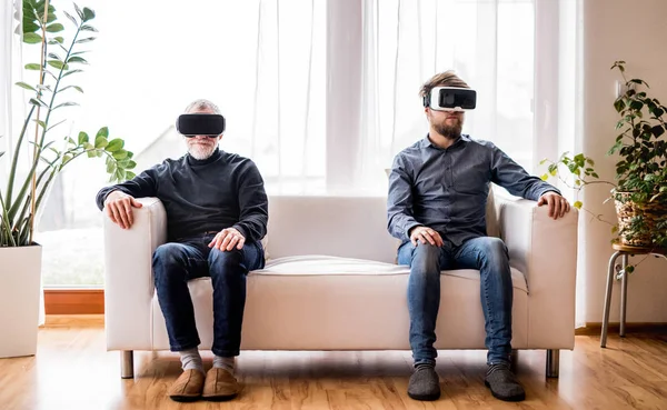 Hipster son and his senior father with VR goggles at home. — Stock Photo, Image