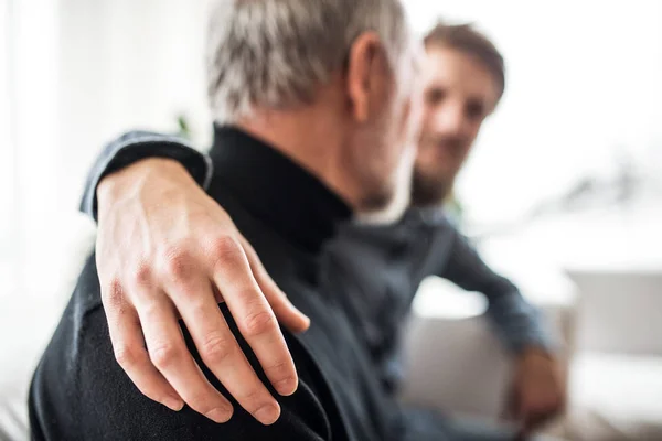 Unrecognizable hipster son and his senior father at home. — Stock Photo, Image