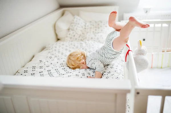 Toddler boy in a dangerous situation at home. — Stock Photo, Image