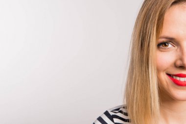 Studio genç güzel kadın. Kopya alanı.