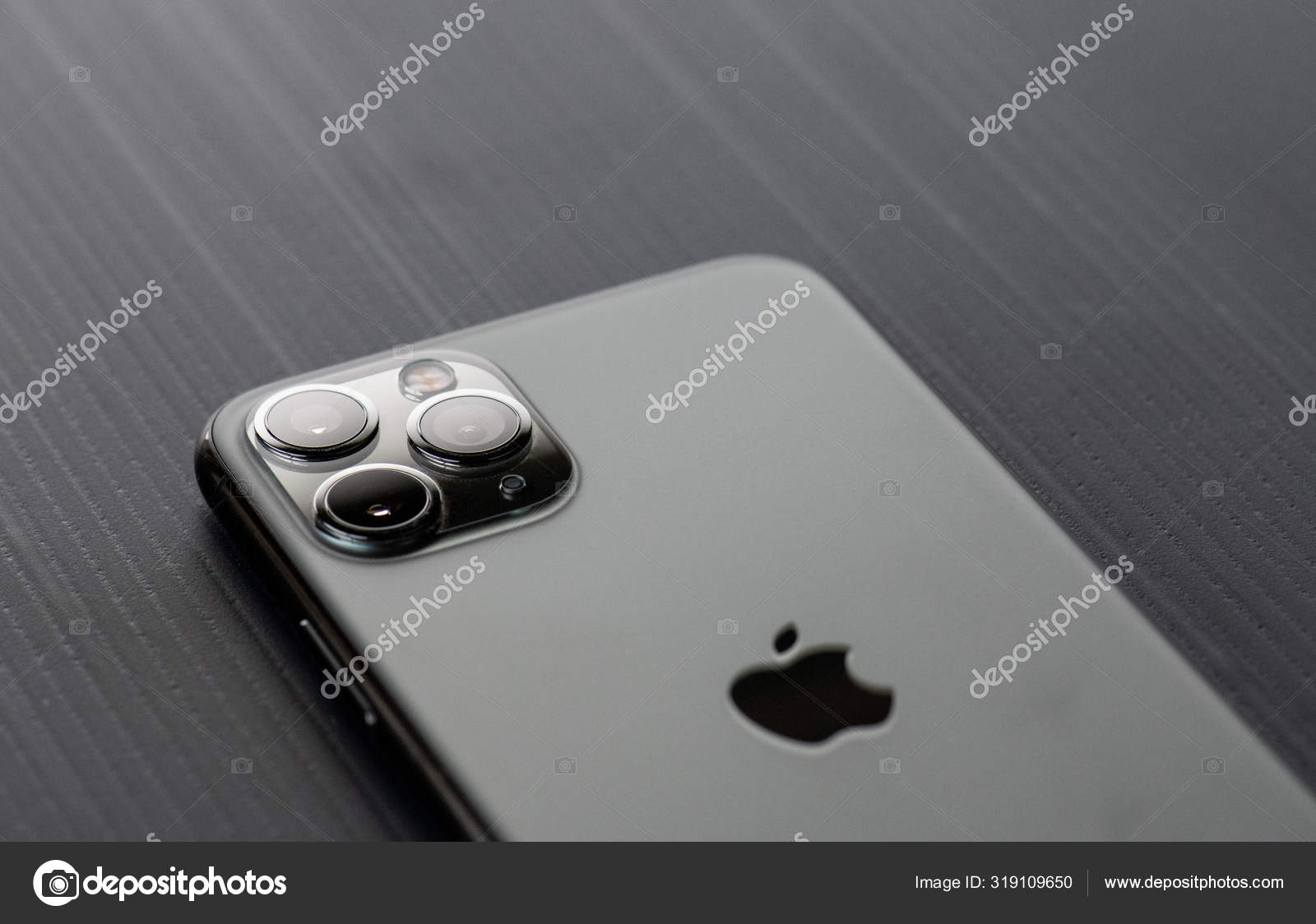 Nova Bana, Slovakia - Nov 12, 2019: New Apple Iphone 11 Pro Smartphone. –  Stock Editorial Photo © Halfpoint #319109650