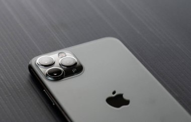 Nova Bana, Slovakya - 12 Kasım 2019: New Apple iphone 11 Pro akıllı telefon.