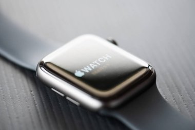 Nova Bana, Slovakya - 12 Kasım 2019: New Apple Watch Serisi 5
