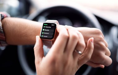 Nova Bana, Slovakya - 12 Kasım 2019: New Apple Watch Serisi 5