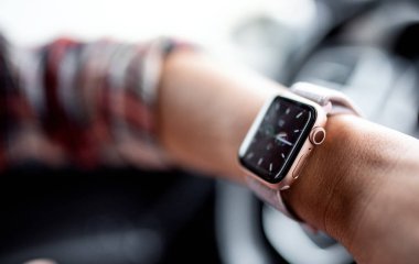 Nova Bana, Slovakya - 12 Kasım 2019: New Apple Watch Serisi 5