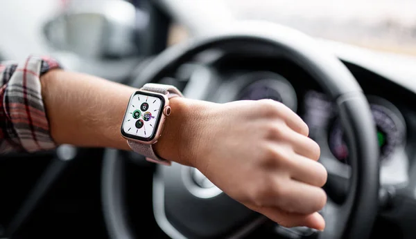 Nova Bana, Slovakien - Nov 12, 2019: Nya Apple Watch Series 5 — Stockfoto