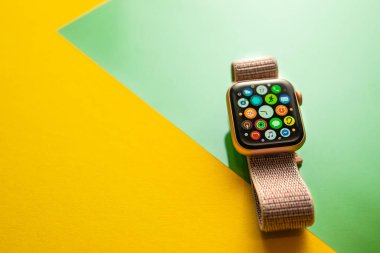 Nova Bana, Slovakya - 17 Kasım 2019: New Apple Watch Serisi 5