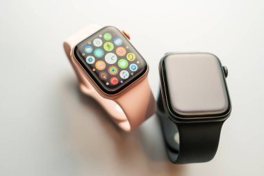Nova Bana, Slovakya - 17 Kasım 2019: New Apple Watch Serisi 5