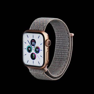 Nova Bana, Slovakya - 19 Kasım 2019: New Apple Watch Serisi 5