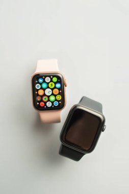Nova Bana, Slovakya - 17 Kasım 2019: New Apple Watch Serisi 5
