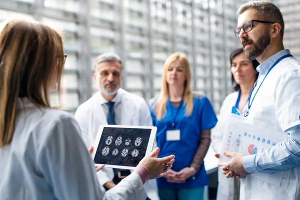 Group of doctors with tablet on medical conference, discussing issues. — 图库照片