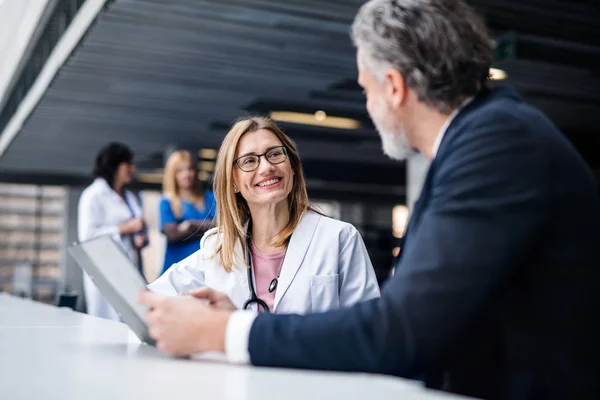 Doctor talking to a pharmaceutical sales representative. — Stock Photo, Image