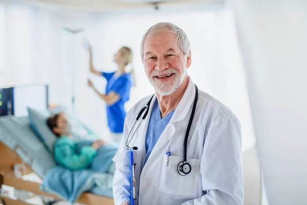 Portrait of doctor in quarantine in hospital, coronavirus concept. — Stok fotoğraf